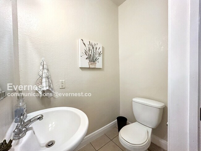 Building Photo - 410 E Carson St