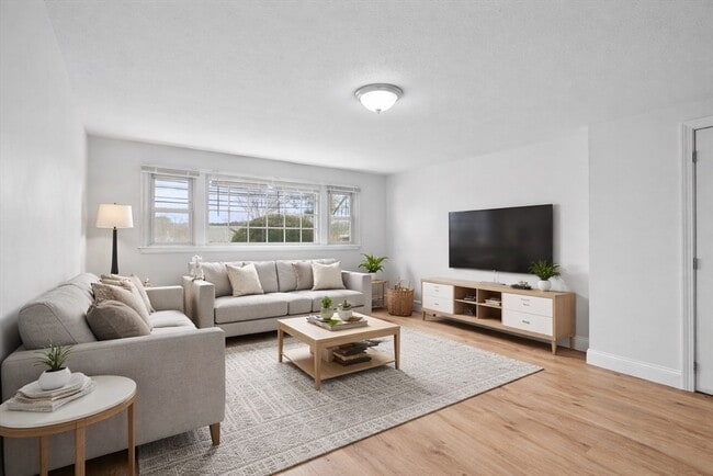 Building Photo - 121 Cambridge Rd