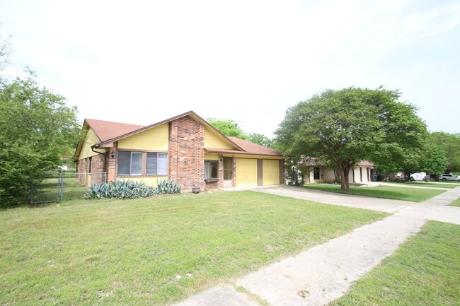 Building Photo - 3205 Tallwood Dr
