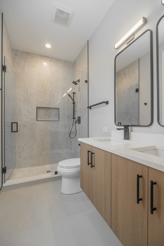 Building Photo - 3738 S Calumet Ave