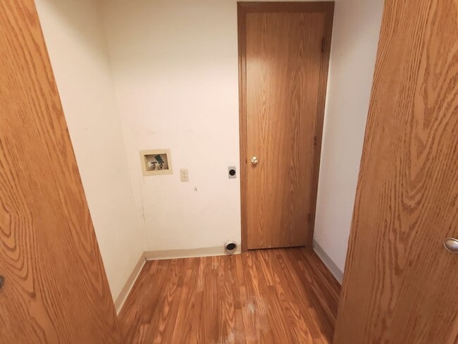 Building Photo - 3 bed 2 bath Single-Level townhome *Affordable Housing Property*