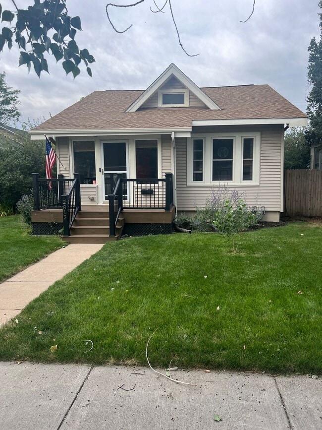 Primary Photo - ADORABLE 3 BEDROOM, 1 BATHROOM, SINGLE FAM...