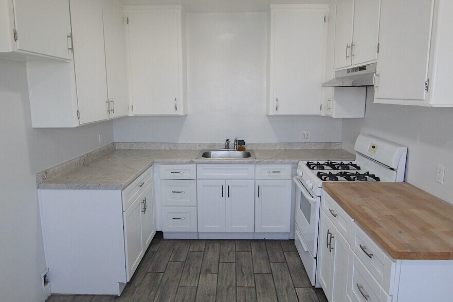 Building Photo - 3247 W Century Blvd