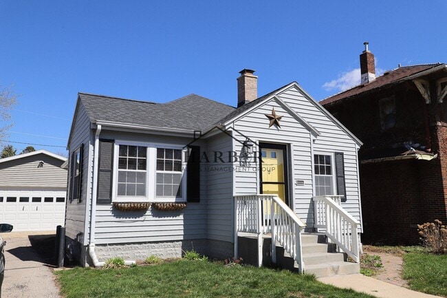 Building Photo - 3 Bedroom Single Family Home in SE Rochest...