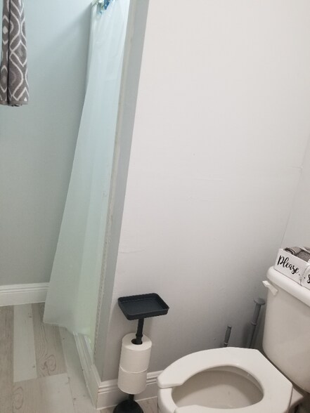 Building Photo - 1585 Maxwell Ln