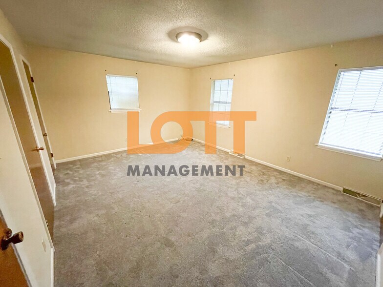 Building Photo - 31 Saint Mark Rd