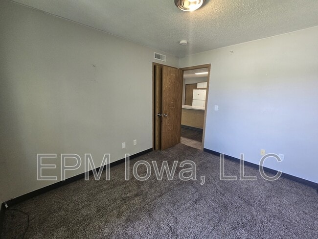 Building Photo - 64 Miller Ave SW