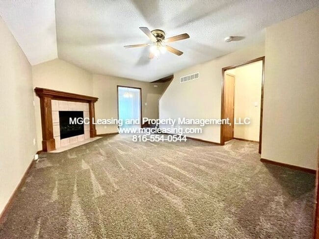 Building Photo - Convenient Raymore Living Near I-49, Shopping & Parks