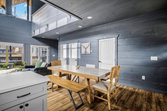 Building Photo - 528 Warbonnet Wy