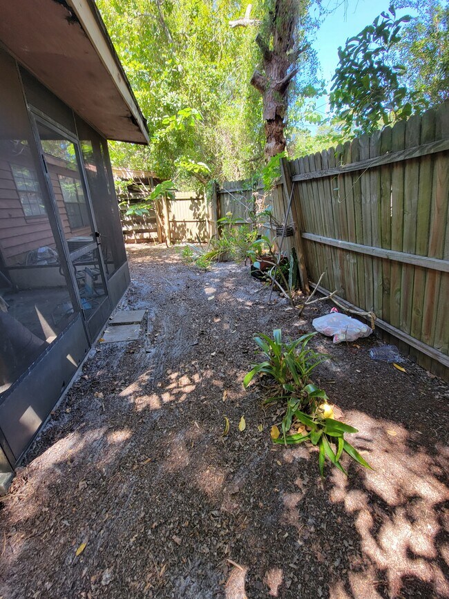 Building Photo - 4846 Royal Palm Ave