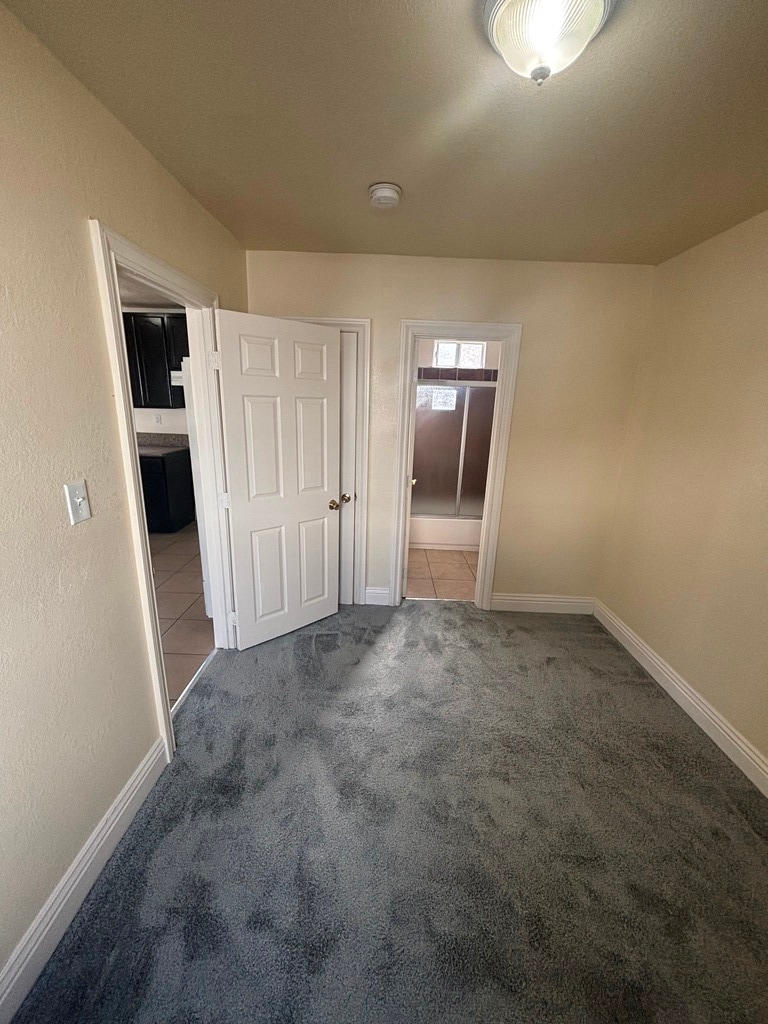 Building Photo - 2721 1/2 S Sycamore Ave