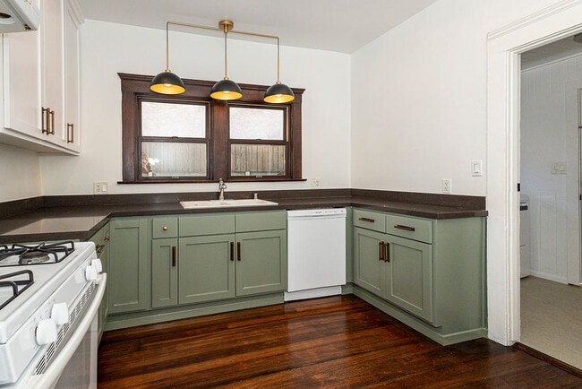 Building Photo - 1616 Bridge St