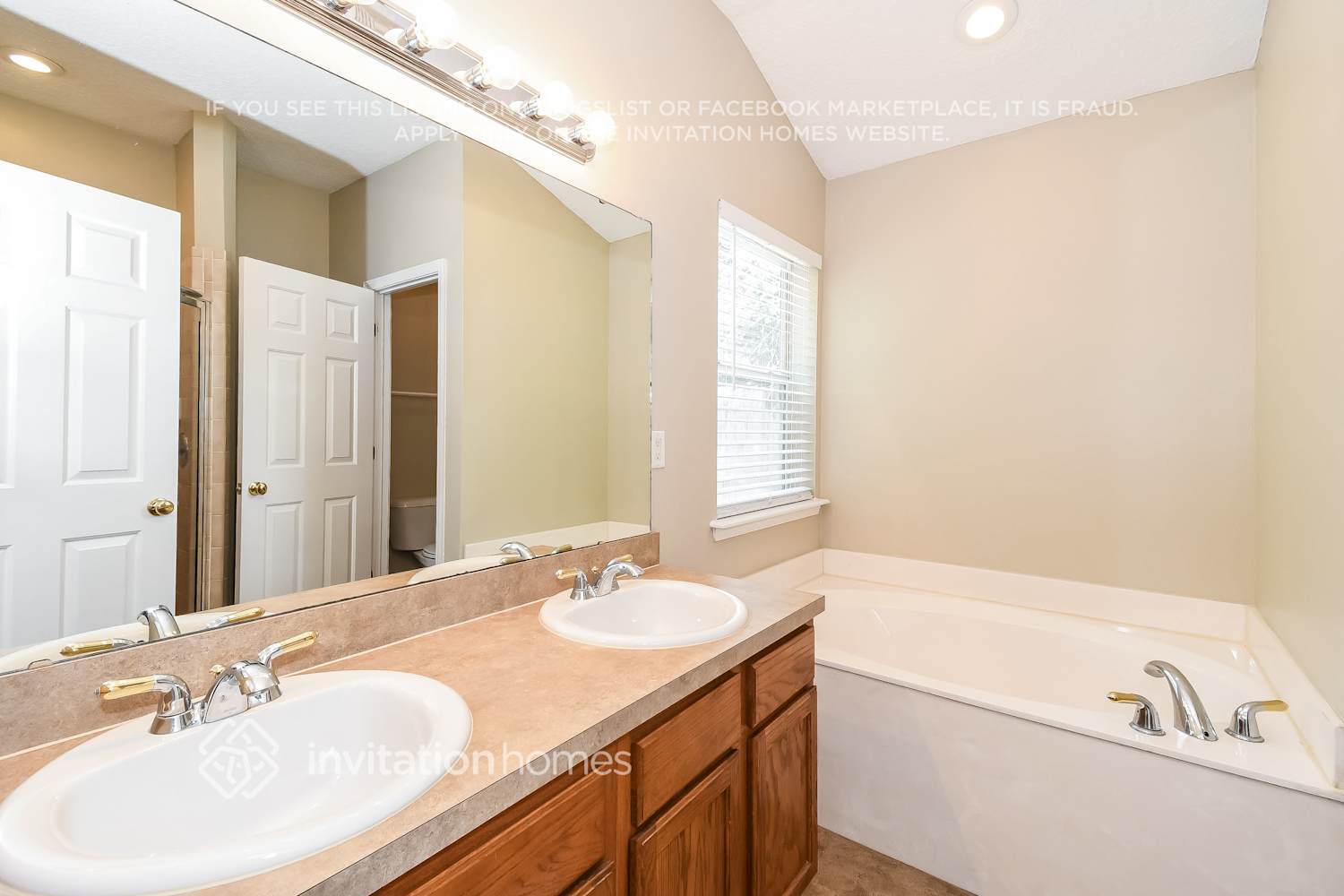 Building Photo - 1068 Moosehead Dr