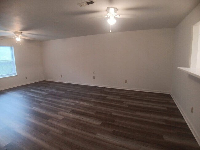 Building Photo - 206 Janie Ln