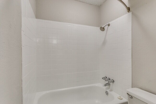 Building Photo - Cheapest 2BR in Moore - Move in Special!