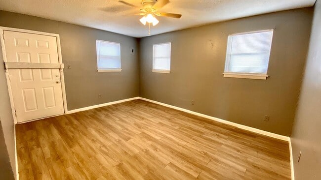 Building Photo - 3409 E 16th St