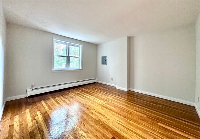 Building Photo - 10 Vinal St