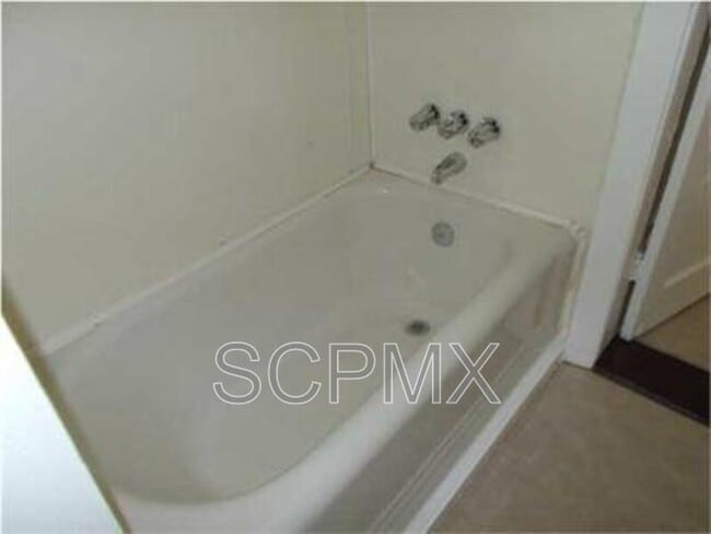 Building Photo - 1920 Calvert St