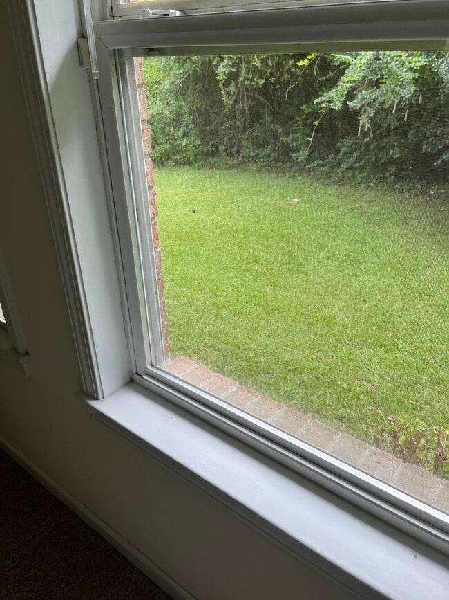 Building Photo - 2 Bedroom Brick Home Downtown Marianna