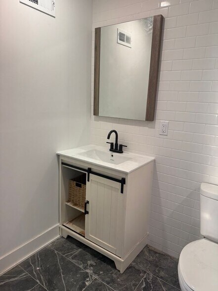 Building Photo - 807 S 57th St