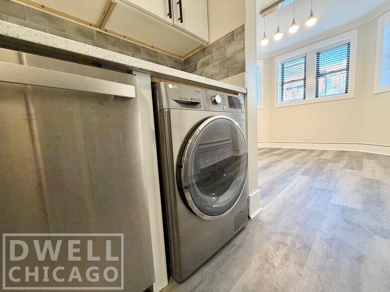 Building Photo - 3837 N Greenview Ave