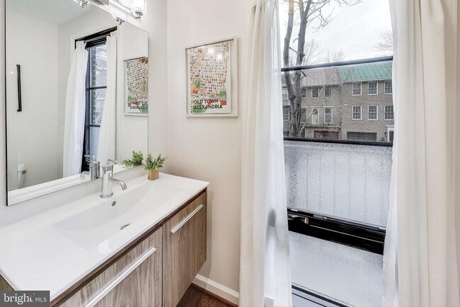 Building Photo - 117 Quay St