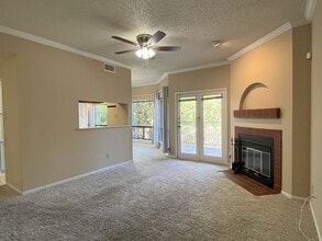 Building Photo - Wonderful 2/2 in Perfect Far West Location