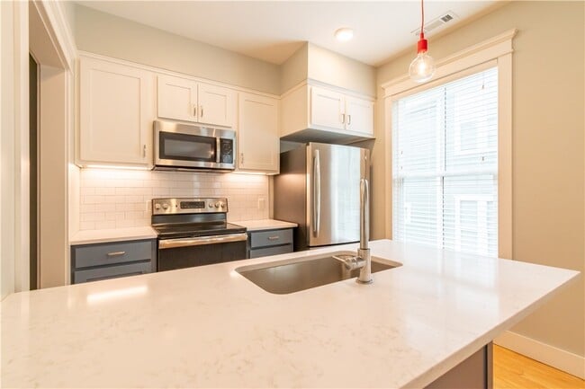 Building Photo - 127 E South St