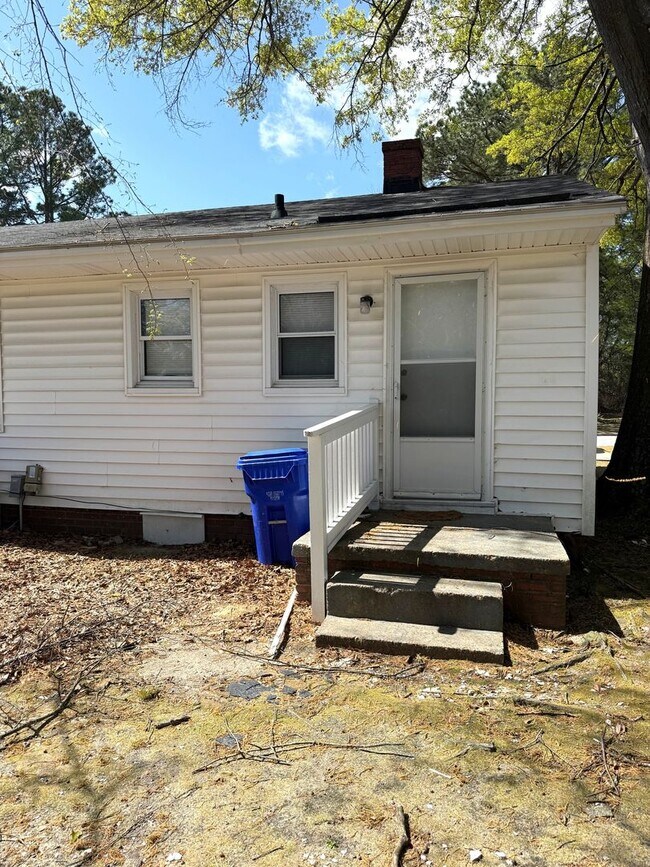 Building Photo - Duplex on Higgs St