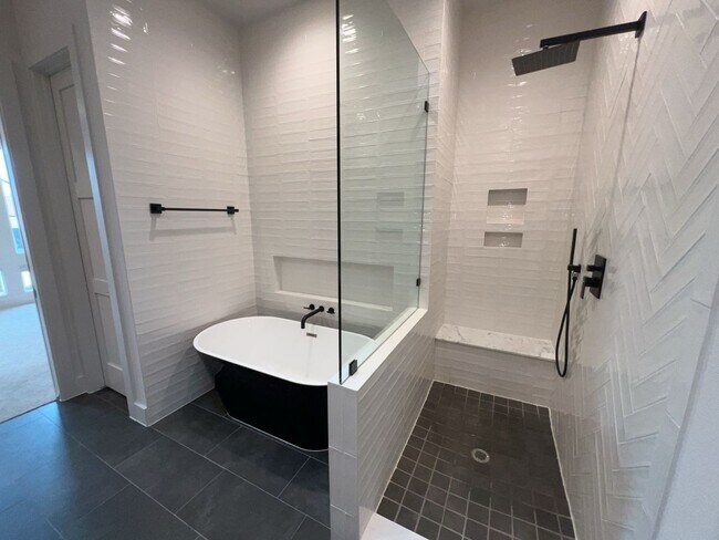 Building Photo - 2414 Gray St