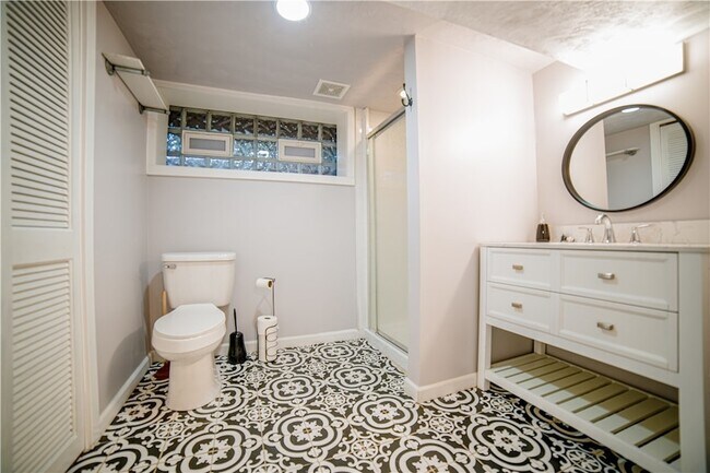 Building Photo - 1108 Highland St