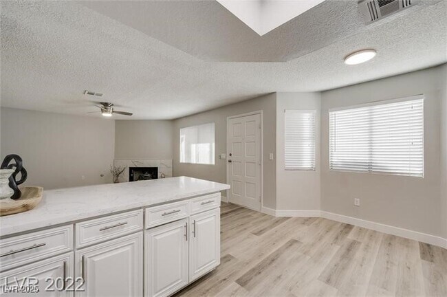 Building Photo - 853 Rock Springs Dr