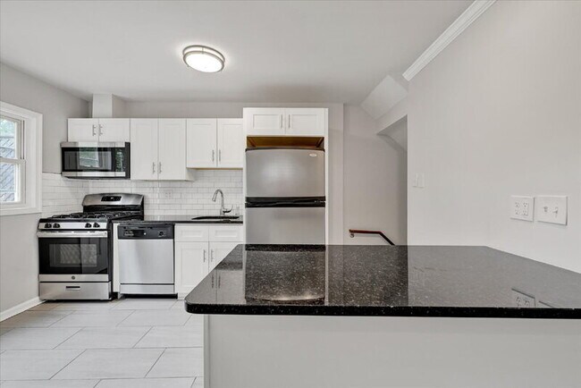 Building Photo - 8611 Ellen Ct