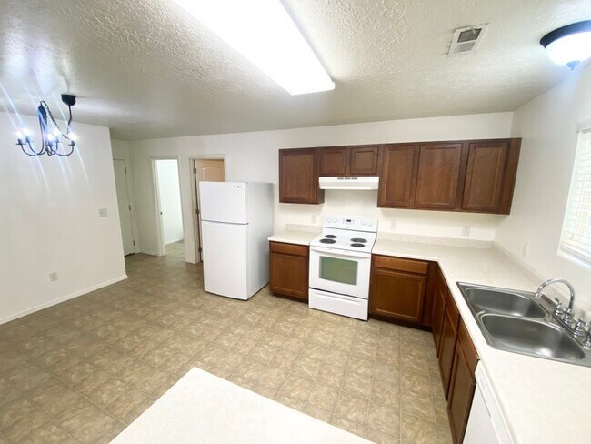 Building Photo - 1243 W 520 S