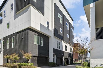 Building Photo - 2412 Canal St