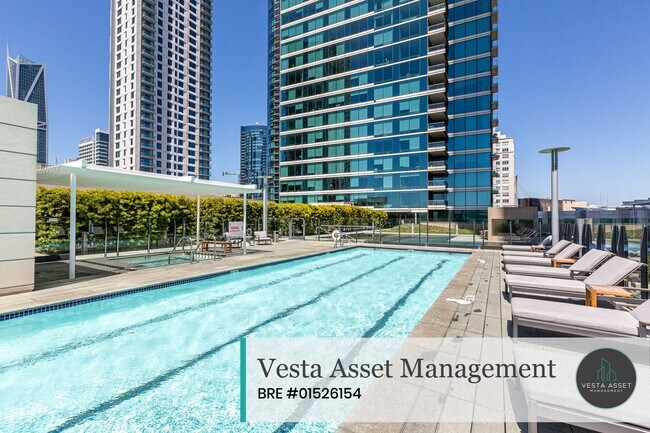 Building Photo - Luxurious High-Rise Living with Iconic San Francisco Views