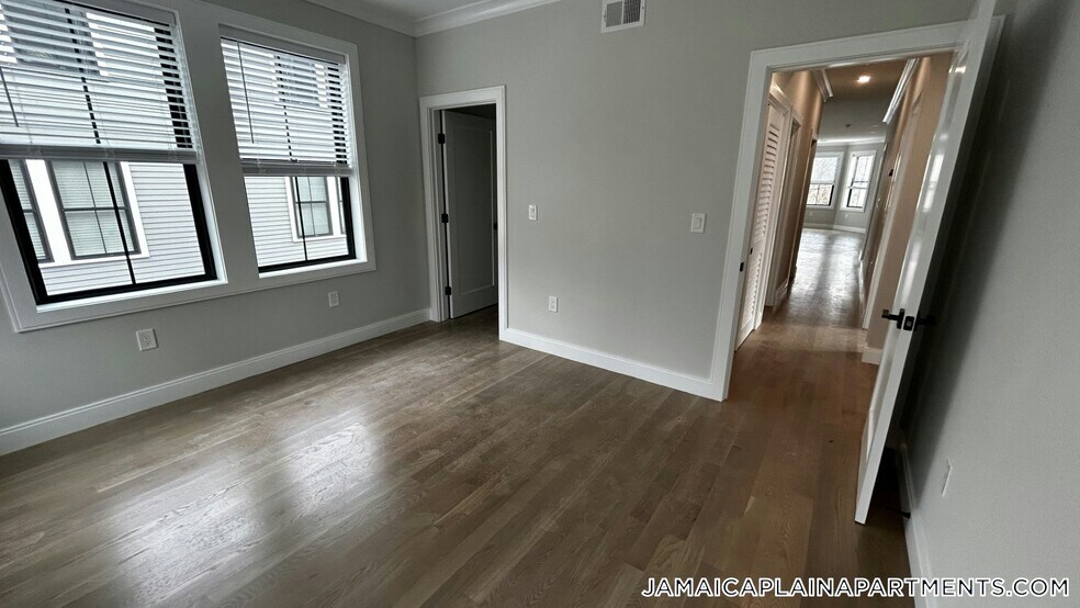 Building Photo - 283 Lamartine St