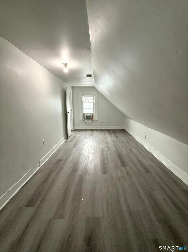 Building Photo - 21 Edgar St