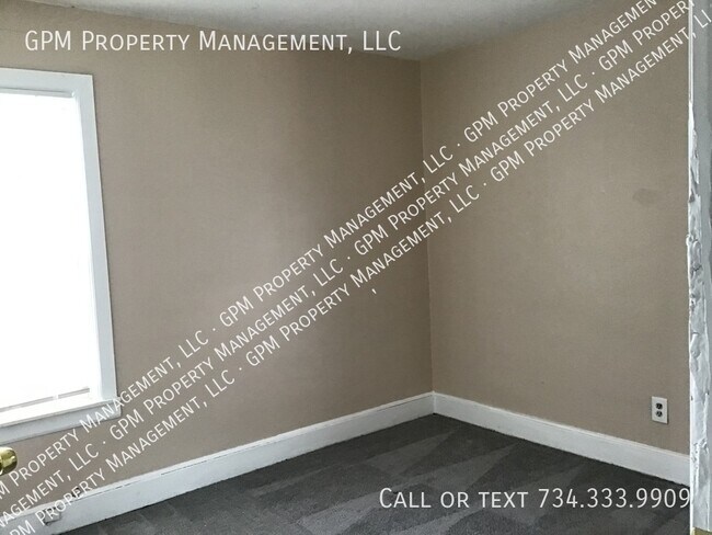 Building Photo - Dearborn Heights Colonial