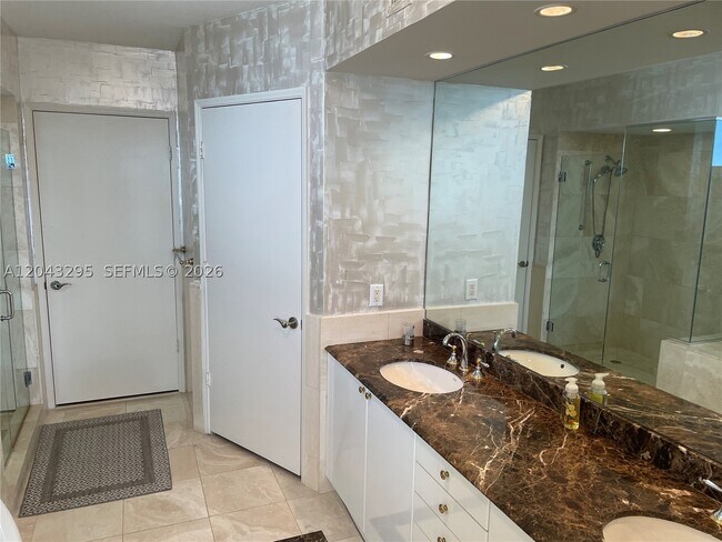 Building Photo - 17555 Collins Ave