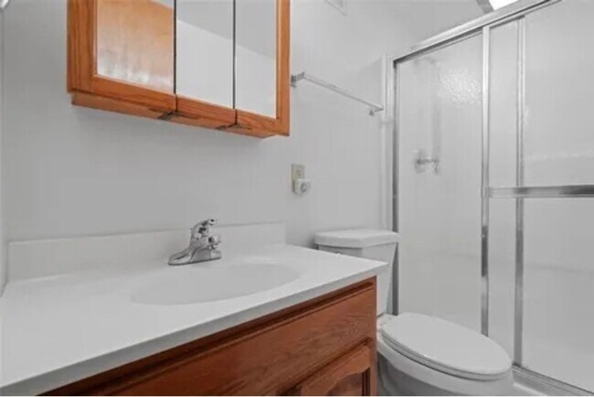 Building Photo - 2143 Plainview Ave