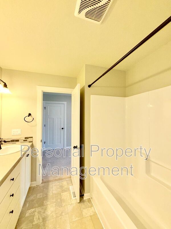 Building Photo - 3623 NE Sitka Dr