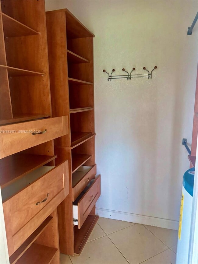 Building Photo - 924 SE 2nd St