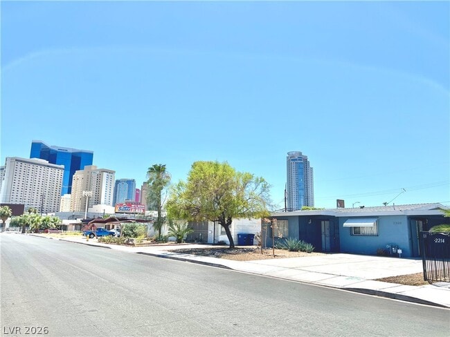 Building Photo - 2300 Santa Clara Dr