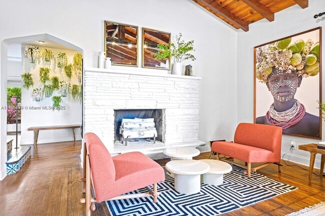 Building Photo - 991 NE 82nd St