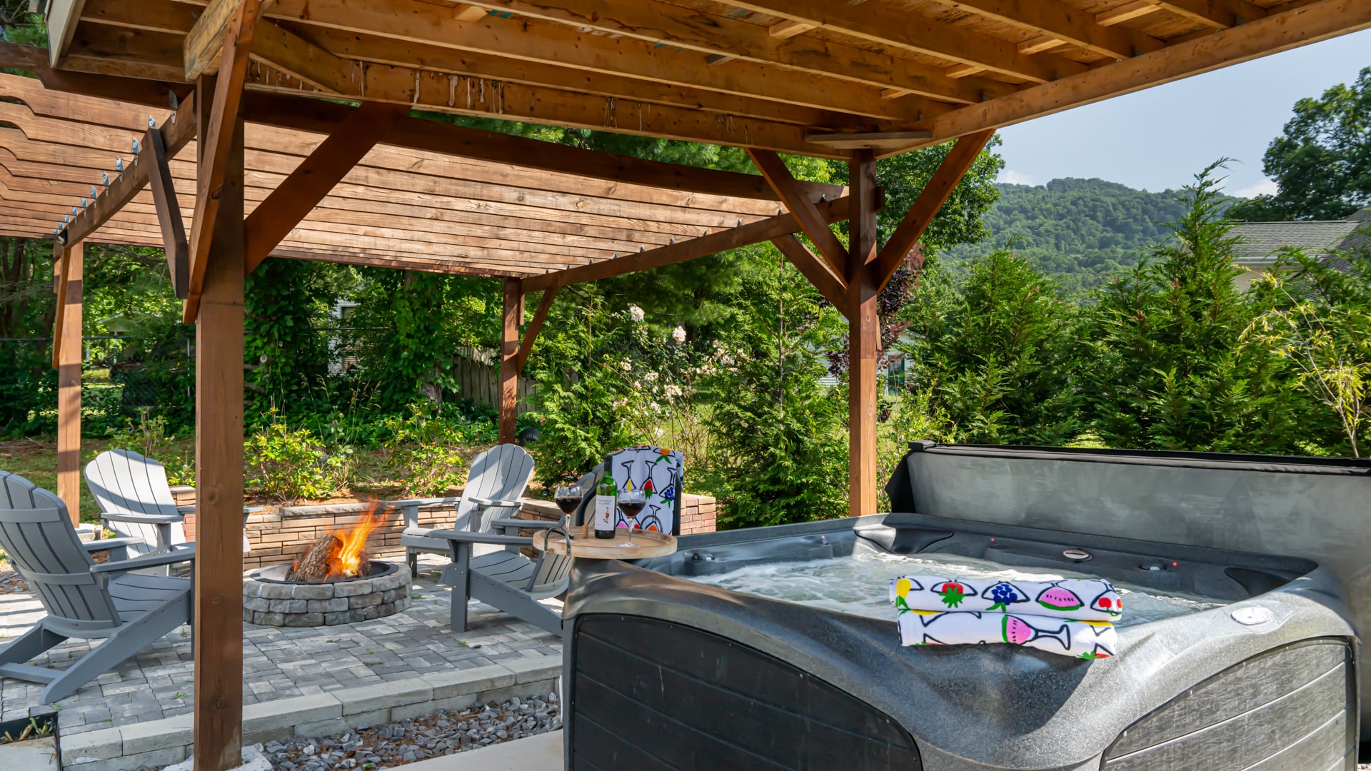 Covered Hot Tub & Fire Pit - 664 Old Fort Rd