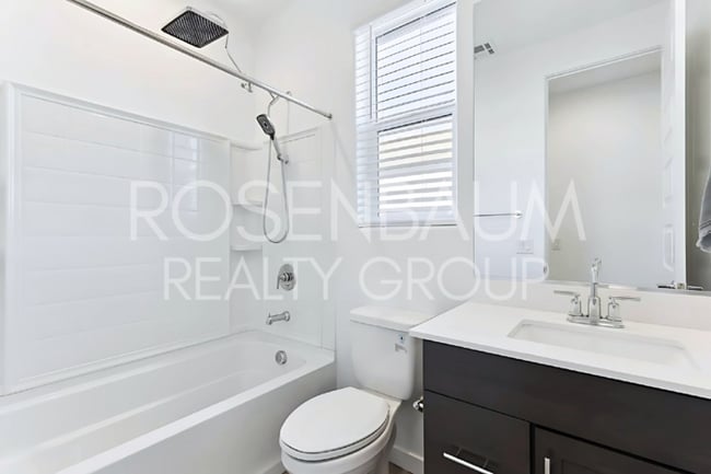 Building Photo - Stunning 4-bedrooms, 3-baths single story ...