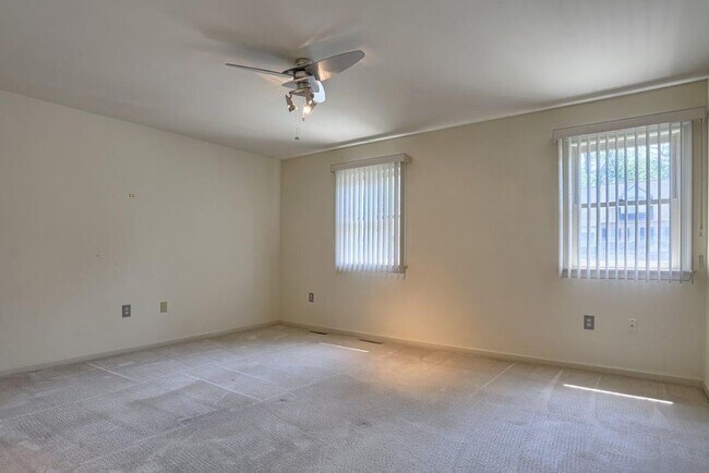Building Photo - 50 Ironstone Dr