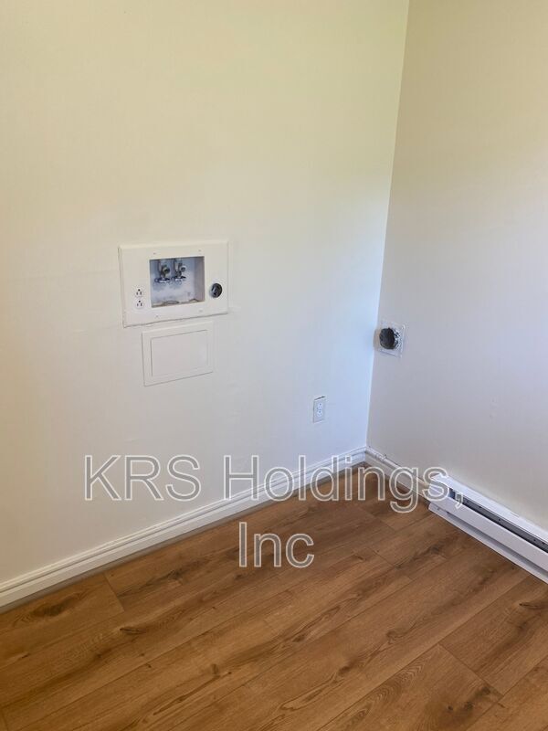 Building Photo - 425 Mill St