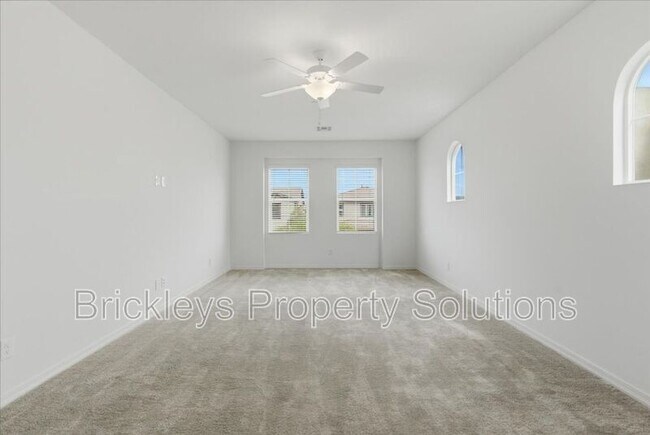 Building Photo - 265 E Balsam Dr